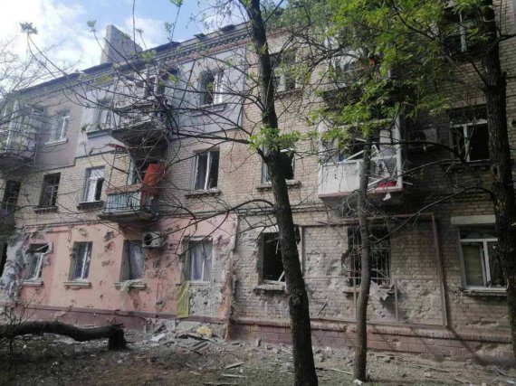 Враг расстреливает мирные кварталы и объекты промышленности Луганской области