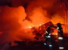 Из-за обстрелов оккупантов начались пожары в зданиях кафе, магазина и школьной библиотеки Новобаварского района города