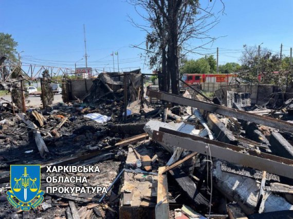 В ночь на 9 июня в Харькове вражеские снаряды попали в кафе, школьную библиотеку и магазин