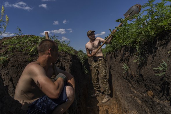 Украинские военные в прифронтовой зоне Донбассе 