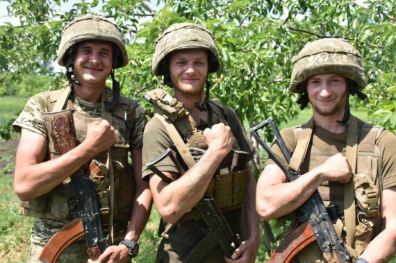 Бійці 14 окремої механізованої бригади імені князя Романа Великого знищили "Стугною" до батальйону окупантів та їхню техніку
