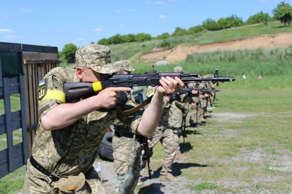 Бійці новостворених підрозділів ЗСУ відточують майстерність у стрільбі