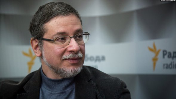 Валерій Пекар - викладач Києво- Могилянської бізнес-школи та Українського католицького університету.  За першою освітою – програміст. Отримав ступінь МВА у Києво-Могилянській бізнес-школі. Член ради директорів Всесвітньої асоціації виставкової індустрії UFI. Був членом Національної ради реформ у 2014-2016 роках. Написав книжки "Бесіди майстра Хай Тао про стратегію", ”Різнобарвний менеджмент”. Має телеграм-канал Pekar’s Book Review. Фото: radiosvoboda.org