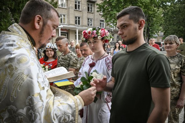 Українські військові Христина і Володимир одружилися у Дружківці на Донбасі 