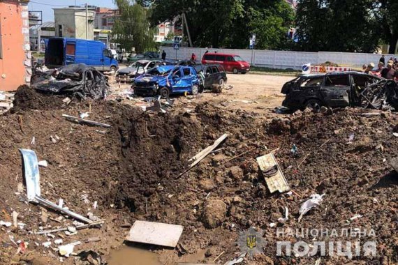 Последствия российских обстрелов города Чорткив в Тернопольской области.