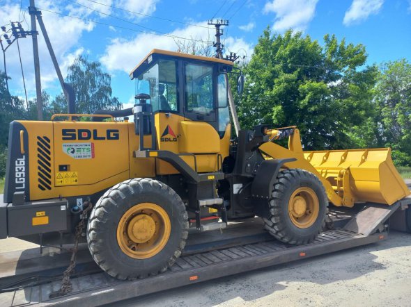 Компанія Ferrexpo передала в Охтирку на Сумщині фронтальний навантажувач SDLG LG936L та екскаватор-навантажувач Bobcat B730. Вартість техніки становить понад 4,8 млн грн. Фото: пресслужба компанії