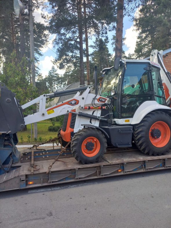 Компанія Ferrexpo передала в Охтирку на Сумщині фронтальний навантажувач SDLG LG936L та екскаватор-навантажувач Bobcat B730. Вартість техніки становить понад 4,8 млн грн. Фото: пресслужба компанії