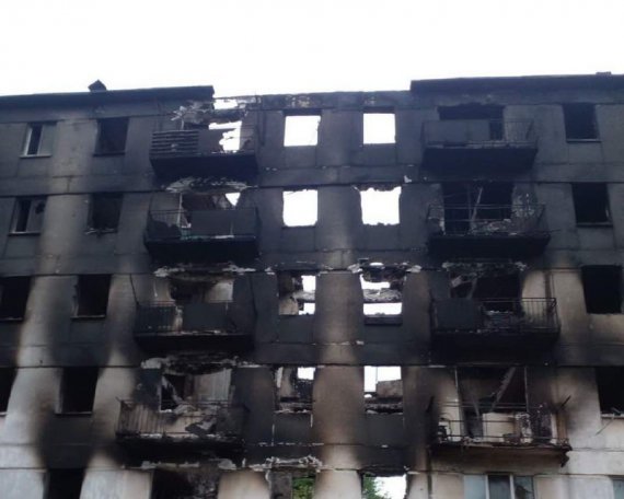 Так выглядят жилые многоэтажки в Луганской области после вражеских "прилетов"