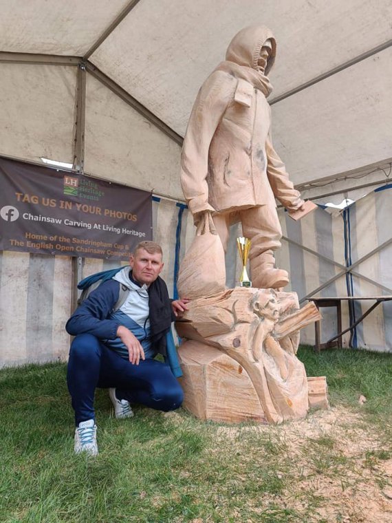 Скульптор з Іршавщини Микола Глеба став переможцем на кубку з різьблення бензопилою в Лондоні 