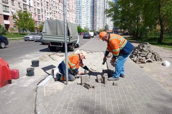 Пониження бордюрів на вулиці Олени Пчілки