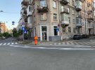 В Киеве наносят новейшую дорожную разметку на улицах