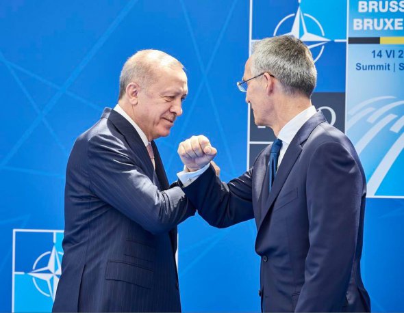 Президент Турции Реджеп Тайип Эрдоган изложил генсеку НАТО Йенсу Столтенбергу требования, которые Анкара предъявляет Финляндии и Швеции для разблокирования их вступления в Альянс. Фото: Facebook.com/RTERdogan