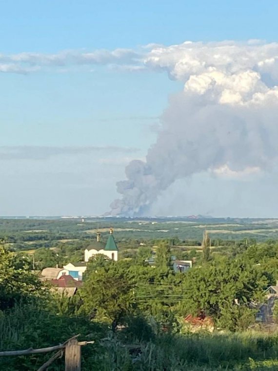 На окупованій території повідомляють про вибухи у ворожому складі боєприпасів