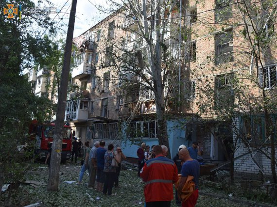 Около 7:00 17 июня в жилой квартал Николаева попали российские ракеты
