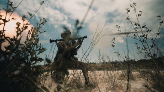 Бойцы ССО "Азов" изо дня в день оттачивают свои умения владения оружием
