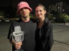 Избранница фронтмена группы Kalush Orchestra Олега Псюка Александра Белобров устроила импровизированную фотосессию