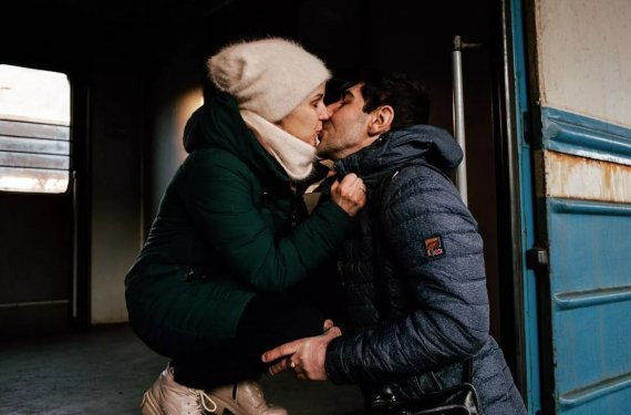 Українці зізнаються в коханні один одному та створюють сім'ї навіть під час російської агресії
