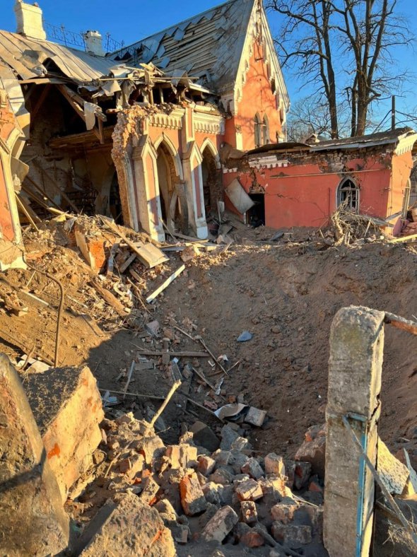 Как выглядит разрушенная библиотека в Чернигове