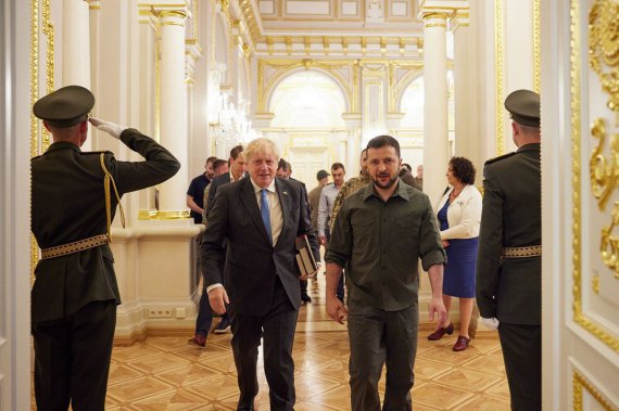 В Киев приехал премьер-министр Великобритании Борис Джонсон. Это уже второй его визит в Киев с начала полномасштабного вторжения России на нашу землю