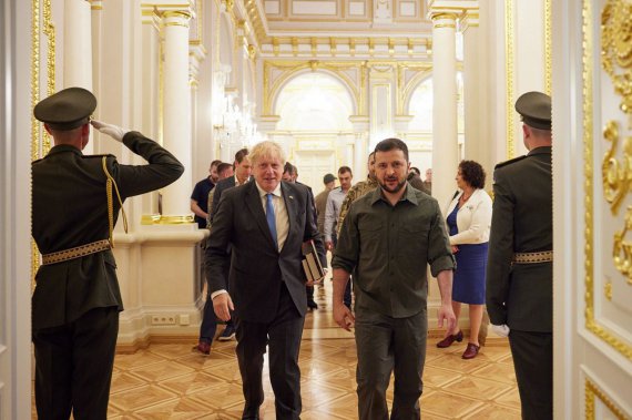 До Києва приїхав прем'єр-міністр Великої Британії Борис Джонсон. Це вже другий його  візит  до Києва з початку повномасштабного вторгнення Росії на нашу землю