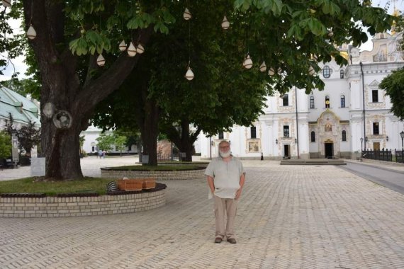 Французский художник Жан Марк Лефевр создал инсталляцию в поддержку Украины