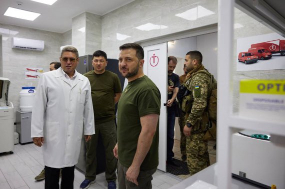 Президент Владимир Зеленский поблагодарил врачей в Николаеве