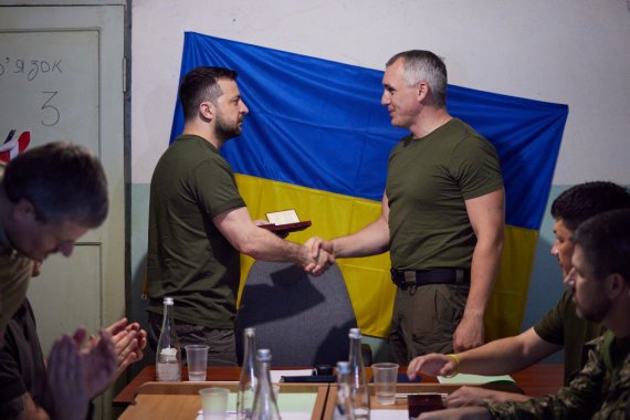 Президент Владимир Зеленский наградил военных Николаевской области