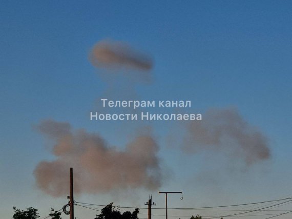 Местные сообщают о трех взрывах в Николаевской области