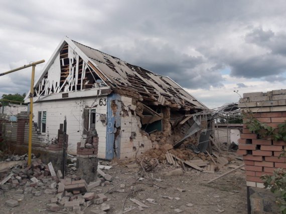 Російські окупанти обстріляли житлові будинки у Гуляйпільській громаді.