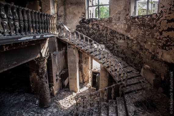 Палац культури в Лисичанську вигорів повністю після обстрілу