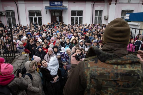 За 117 дней войны более 5 млн украинцев были вынуждены покинуть свой дом и уехать за границу.