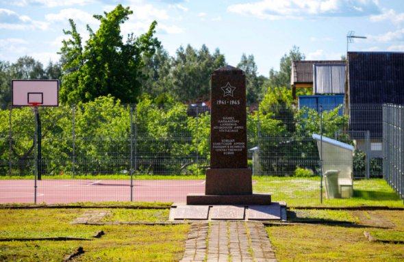 Советский мемориал погибшим солдатам в Эстонии оказался ложным