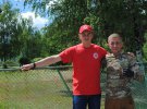 Андрей Сологуб из Красного креста и Евгений Будаев из сообщества волонтеров "Добродии" продолжают помогать пострадавшим жителям Демидова.