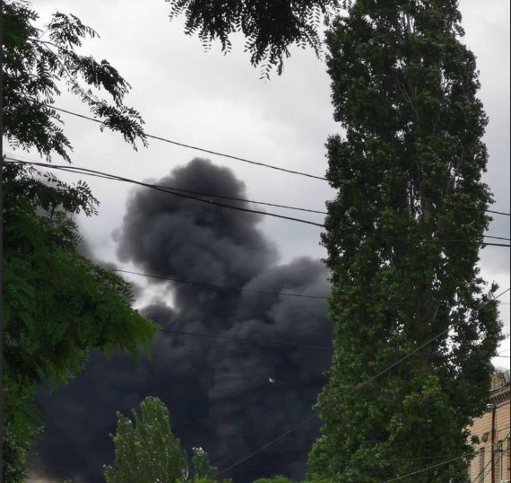 Российские террористы накрыли Николаев ракетами. В городе прогремели несколько мощных взрывов 22 июня