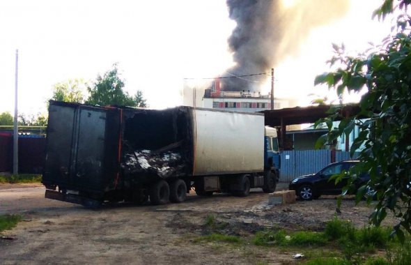 Пожар произошел в трехэтажном здании