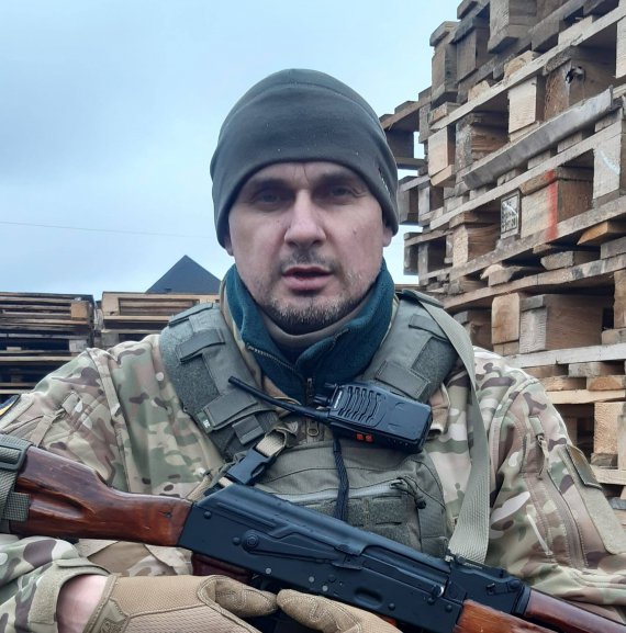 Режисер і колишній політв'язень Кремля Олег Сенцов у перші ж дні повномасштабної війни вступив до тероборони