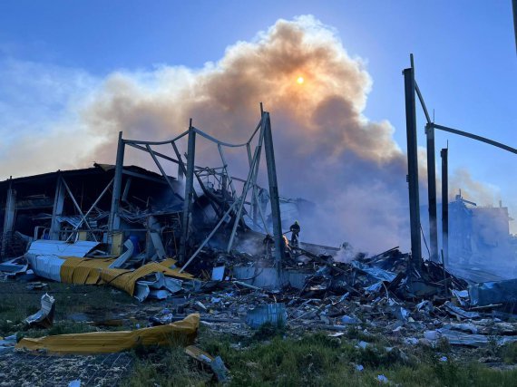 Зруйнований росіянами торгово-розважальний комплекс у Кременчуку.