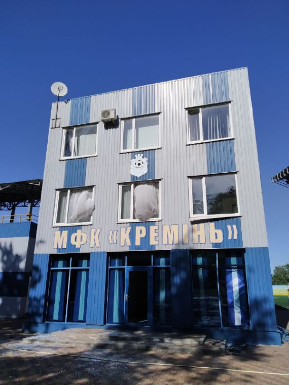 Во время обстрела Кременчуга пострадал стадион ФК "Кремень"