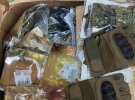 Керівника благодійного фонду "спакували" в Житомирі за продаж шоломів, наколінників, турнікетів, призначених для українських бійців. "Заробив" на продажі гуманітарки майже 500 тис. грн
