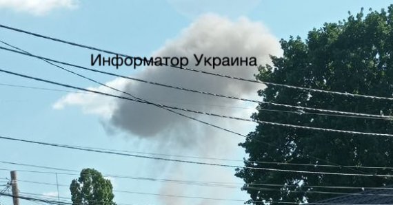 Во вторник, 28 июня, в Днепре прогремели взрывы. Около 17:00 над городом поднялись черные столбы дыма