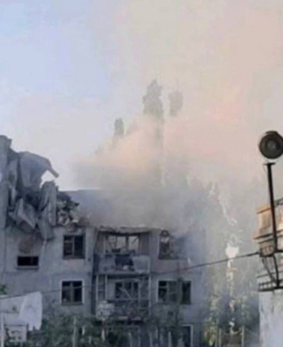 В результате удара по многоэтажному дому Николаева трое раненых и двое погибших.