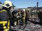Рятувальники продовжують розбирати завали ТЦ у Кременчуці