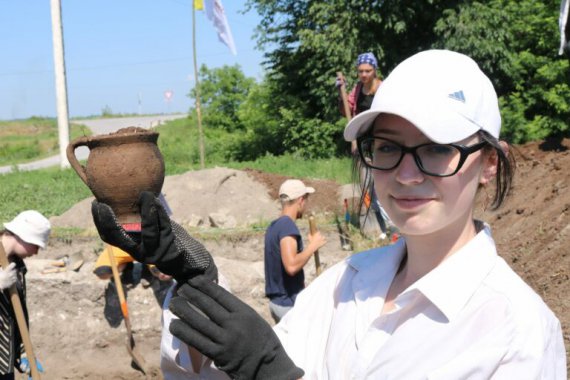 Археологи проводят раскопки в Тернопольской области