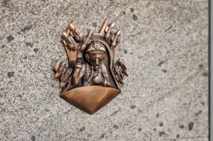 В столице открыли мини-скульптуру "Призрак Киева". Фото: The Village