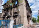 Жителі Лисичанська майже цілодобово перебувають у підвалах та будинках. Обстріли міста дуже щільні.