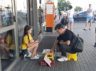 Чемпионка мира по шашкам Валерия Ежова собирает средства для ВСУ, играя с прохожими