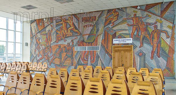 Мариупольский вокзал имеет мозаики