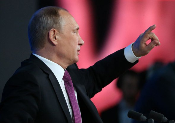 Россия "готова внести значительный вклад в преодоление мирового продовольственного кризиса", если Запад снимет санкции, введенные из-за ее масштабной войны против Украины, заявил президент РФ Владимир Путин 26 мая в телефонном разговоре с премьер-министром Италии Марио Драги.