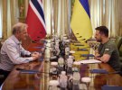 Президент України Володимир Зеленський зустрівся із прем'єр-міністром Норвегії Йонасом Гар Стьоре.