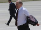 Президент країни-агресорки Російської Федерації Володимир Путін прилетів до Туркменістану в піджаку Brioni.